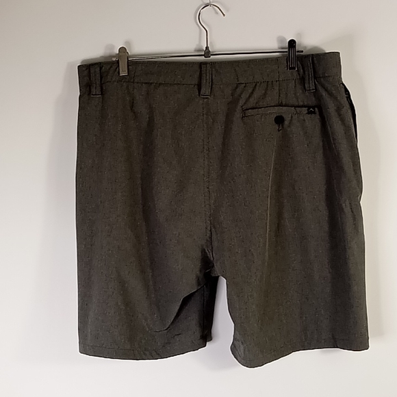 DenaLi Heathered Grey Flat Front Shorts Men's Size 38 - Picture 2 of 11